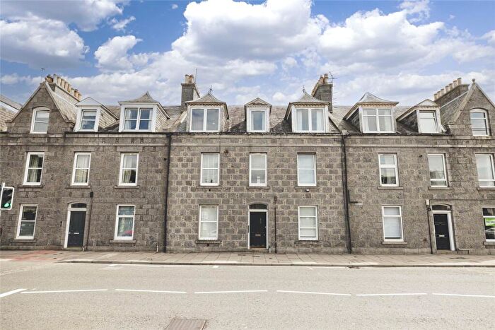 3 Bedroom Flat To Rent In Holburn Street, Aberdeen, AB10