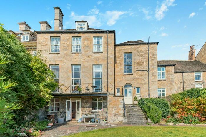 6 Bedroom Town House To Rent In St. Georges Square, Stamford, Lincolnshire, PE9