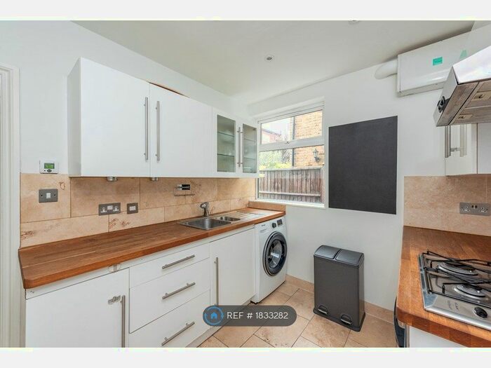 1 Bedroom Flat To Rent In Rectory Lane, London, SW17