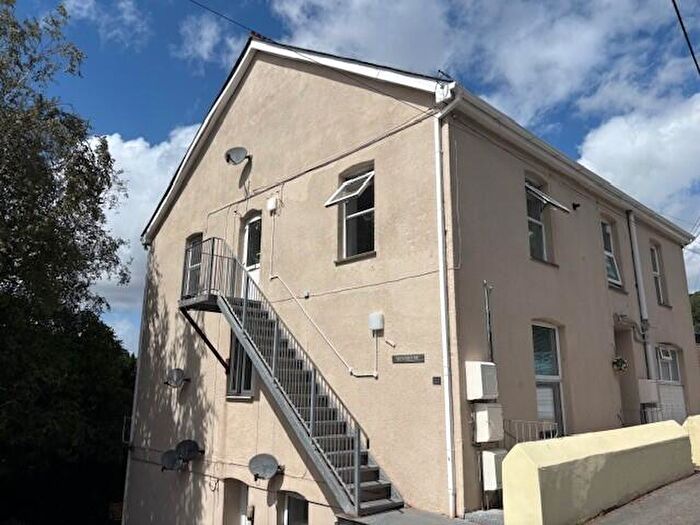 3 Bedroom Flat To Rent In Trenance Road, St Austel, PL25