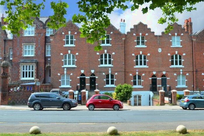 5 Bedroom Terraced House To Rent In Kings Road, Windsor, SL4