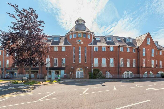 2 Bedroom Flat To Rent In Lyon Court, Walsworth Road, Hitchin, SG4