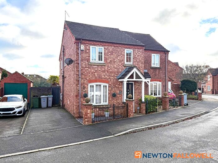 3 Bedroom Semi-Detached House For Sale In Cannon Close, Newark, NG24