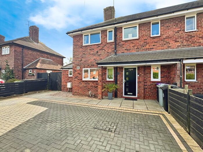3 Bedroom Semi-Detached House For Sale In Harrowby Lane, Grantham, NG31