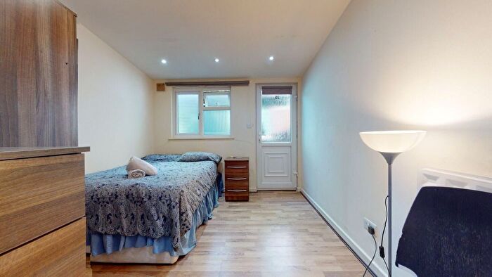 Studio To Rent In Chatsworth Road, Mapesbury, London, NW2