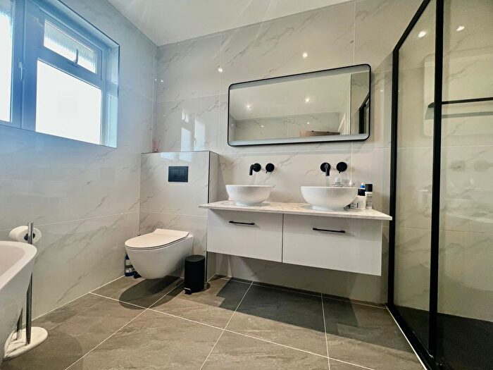 5 Bedroom Semi-Detached House To Rent In Alandale Drive, Pinner, HA5