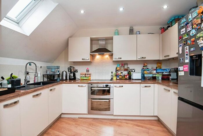 2 Bedroom Flat To Rent In Lockhart Road, Watford, WD17