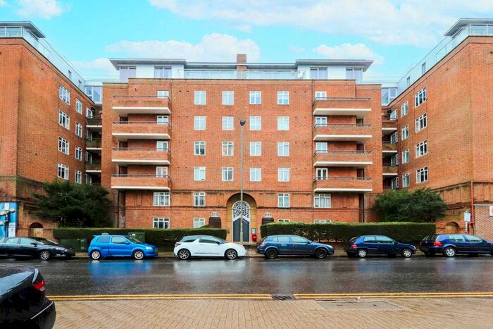 2 Bedroom Flat To Rent In Millbrooke Court, Keswick Road, SW15
