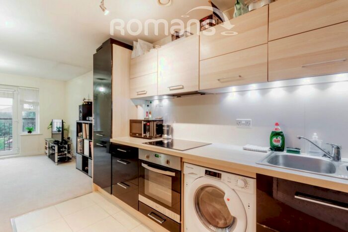 2 Bedroom Flat To Rent In Ashville Way, Wokingham, RG41