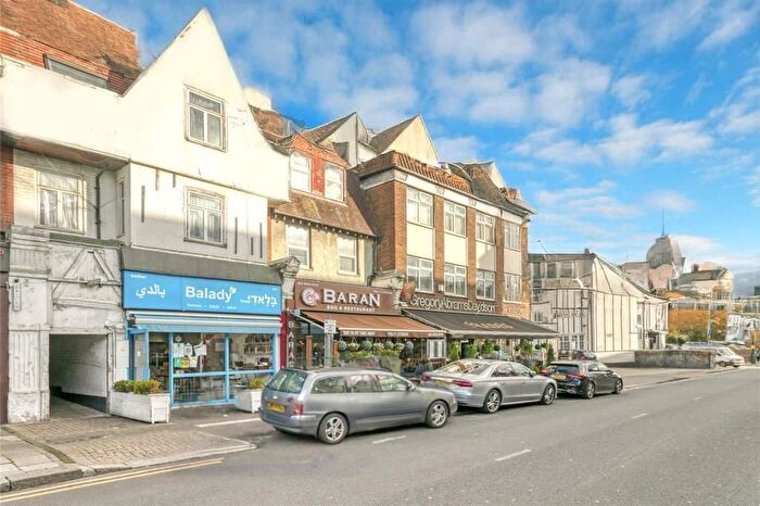 Studio To Rent In Finchley Road, London, NW11