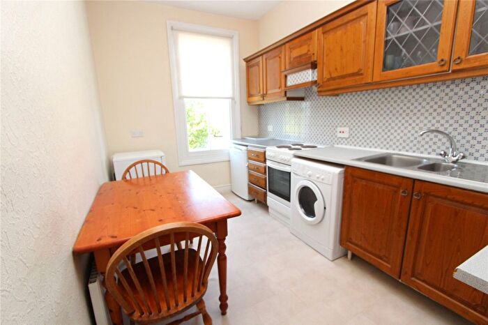 2 Bedroom Semi-Detached House To Rent In Warwick Road, London, N11
