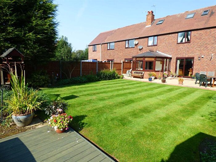 3 Bedroom Semi Detached House To Rent In Scalby Lane, Gilberdyke, HU15