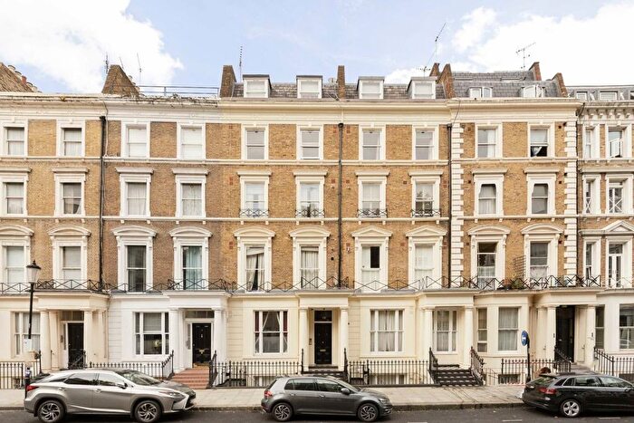 3 Bedroom Flat To Rent In Collingham Place, Earls Court, SW5
