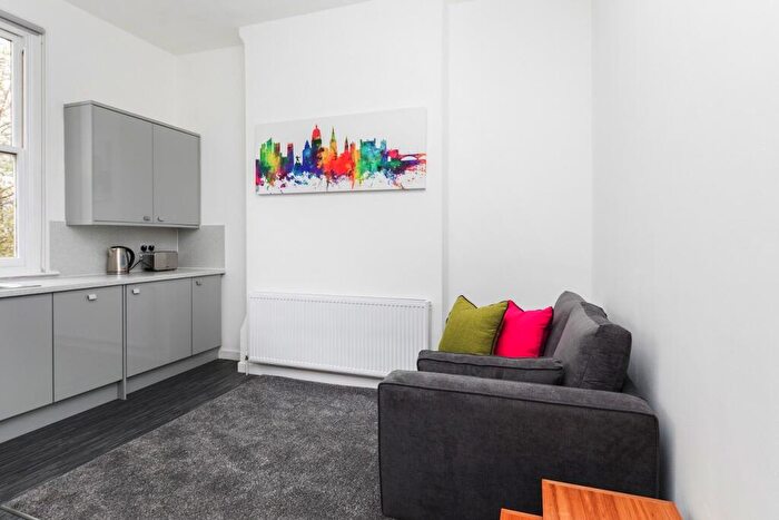 2 Bedroom Flat For Sale In Waterloo Crescent, Nottingham, Nottinghamshire, NG7