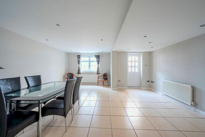 2 Bedroom Semi-Detached House To Rent In Merton Road, Wandsworth, London, SW18