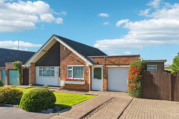 3 Bedroom Detached Bungalow For Sale In Stotfold Road, Hitchin, SG4