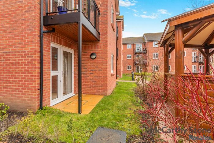 1 Bedroom Apartment For Sale In Oakhill Place, High View, Bedford, Bedfordshire, MK41