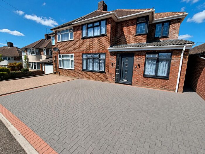 4 Bedroom Semi-Detached House For Sale In Felstead Close, Luton, Bedfordshire, LU2