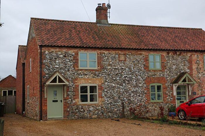3 Bedroom Semi-Detached House To Rent In Grimston, PE32