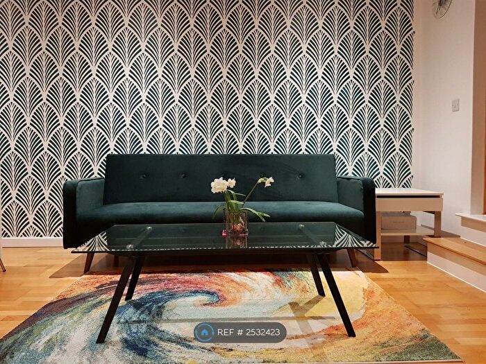 2 Bedroom Flat To Rent In Marsh Lane, Leeds, LS9