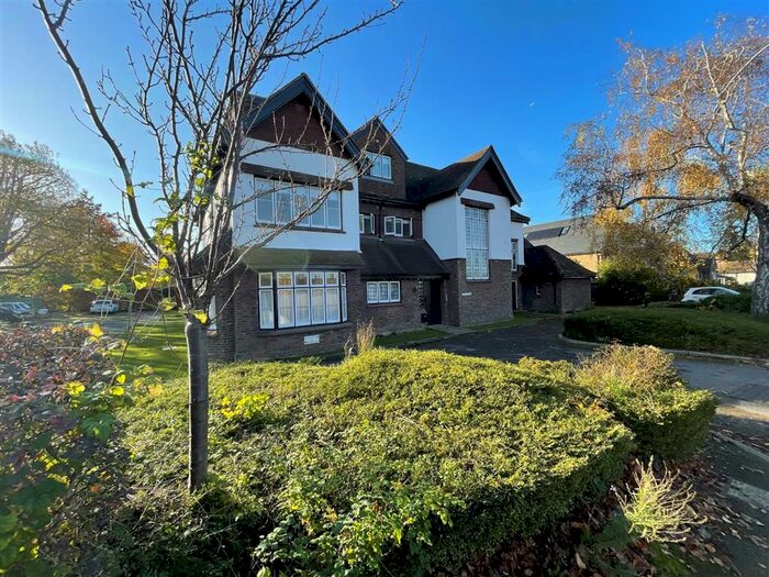 3 Bedroom Flat To Rent In Hillier House, Guildford GU1