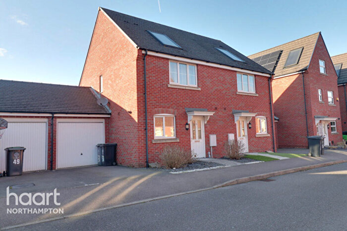 3 Bedroom Semi-Detached House To Rent In Tyne Way, Rushden, NN10