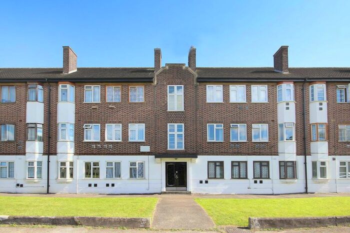 2 Bedroom Flat To Rent In Great West Road, Osterley, Isleworth, TW7