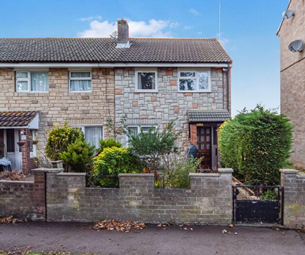 3 Bedroom End Terrace House For Sale In Elm Close, Huntingdon, PE29