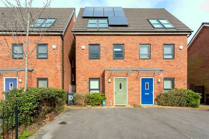 4 Bedroom Semi-Detached House To Rent In Clover Drive, Salford, Greater Manchester, M7