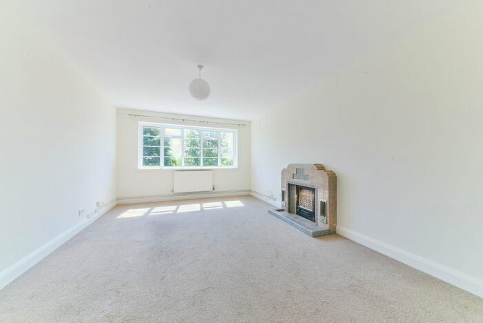 3 Bedroom Flat To Rent In Raymond Road, Wimbledon, SW19