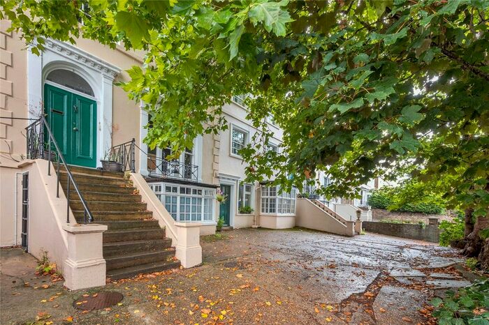 2 Bedroom Flat To Rent In Sheen Road, Richmond, Surrey, TW9