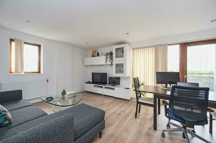 2 Bedroom Flat To Rent In Trevithick Way, Bow, London, E3