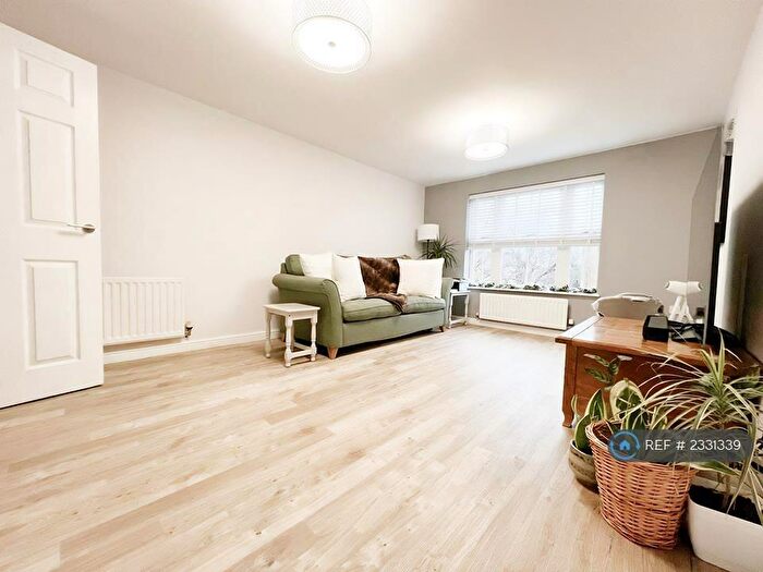2 Bedroom Flat To Rent In Sycamore Rise, Bracknell, RG12