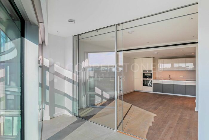 1 Bedroom Flat To Rent In Battersea Park Road, London, SW8