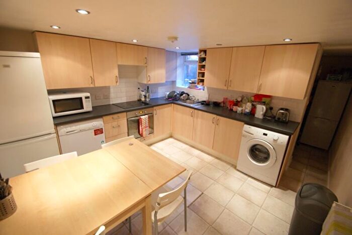 5 Bedroom Terraced House To Rent In Hessle Mount, Hyde Park, Leeds, LS6