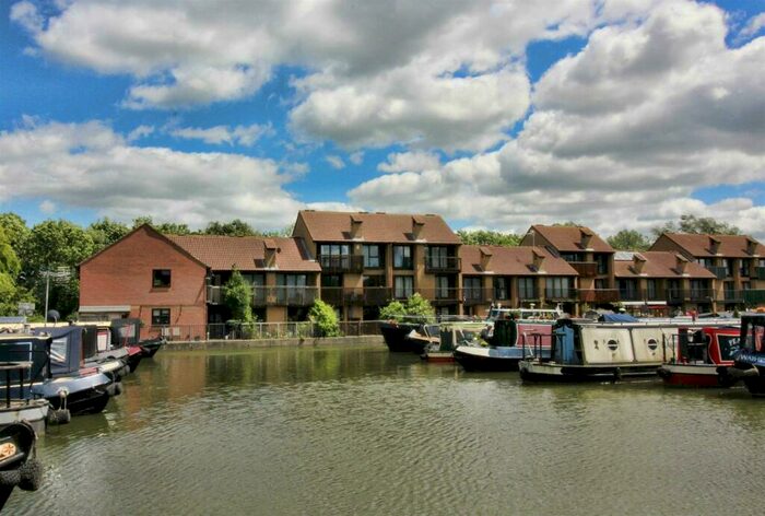 4 Bedroom Town House To Rent In Woodley Headland, Peartree Bridge, Milton Keynes, MK6