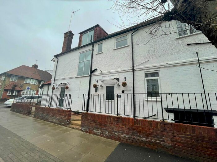 5 Bedroom Maisonette To Rent In Clifton Gardens, London, Golders Greeen, Temple Fortune, NW11