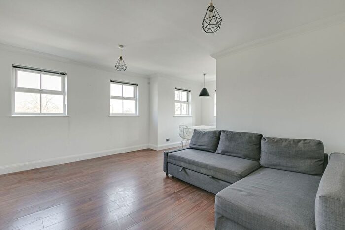 2 Bedroom Flat To Rent In Commercial Way, London, SE15