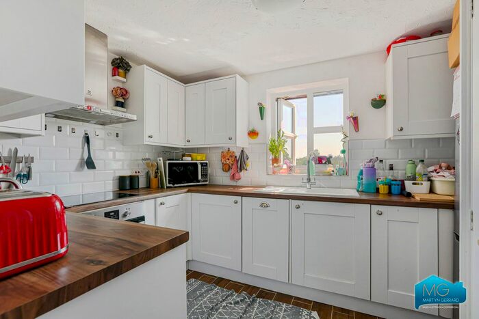 1 Bedroom Flat To Rent In Stevenson Close, Barnet, Hertfordshire, EN5