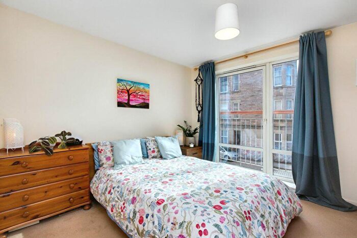 2 Bedroom Flat For Sale In / Duff Street, Dalry, Edinburgh, EH11