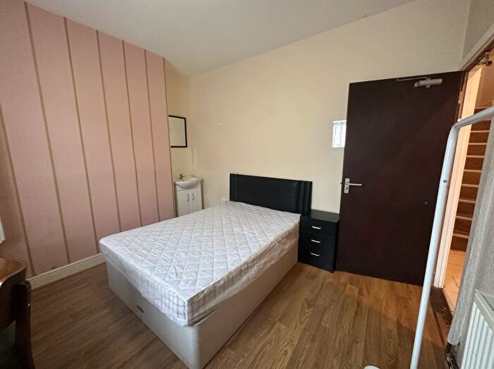 3 Bedroom Terraced House For Sale In Vincent Street, Swansea, SA1