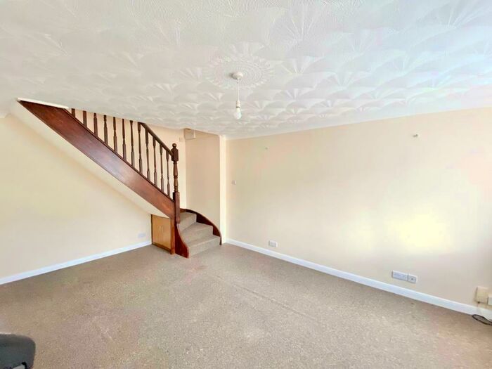 2 Bedroom Semi-Detached House To Rent In Uttoxeter Close, Leicester, LE4