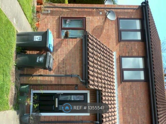 1 Bedroom Maisonette To Rent In Windsor Court, Kings Langley, WD4