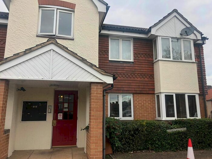 2 Bedroom Flat To Rent In Sparks Close, Dagenham, RM8