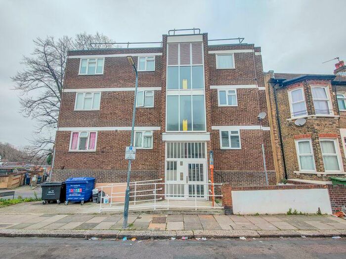 1 Bedroom Flat To Rent In Elmdene Road, Woolwich, SE18