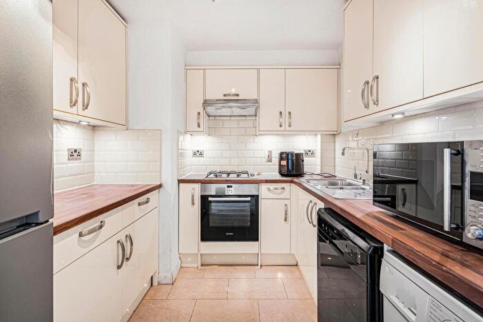 2 Bedroom Apartment To Rent In Netherhall Gardens, Hampstead, London, NW3