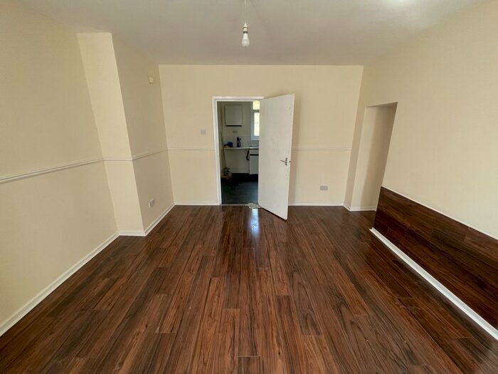 3 Bedroom Semi-Detached House To Rent In Stubbin Lane, Sheffield, S5