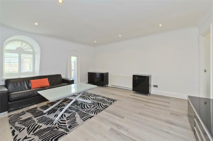 2 Bedroom Apartment To Rent In Redcliffe Square, London, SW10