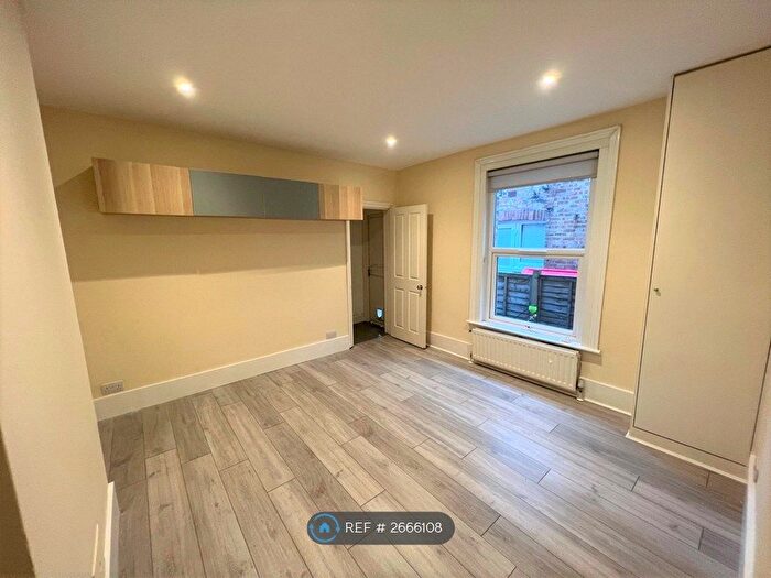 2 Bedroom Flat To Rent In Argyle Avenue, Hounslow, TW3