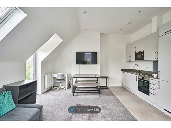 1 Bedroom Flat To Rent In Cromford Road, London, SW18